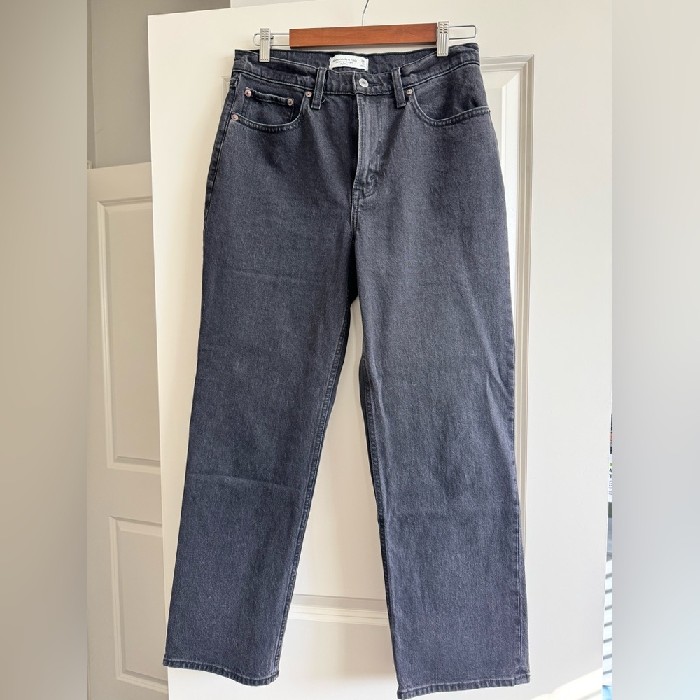 Abercrombie & Fitch Women’s High Rise Vintage Straight Jean in Black NWT